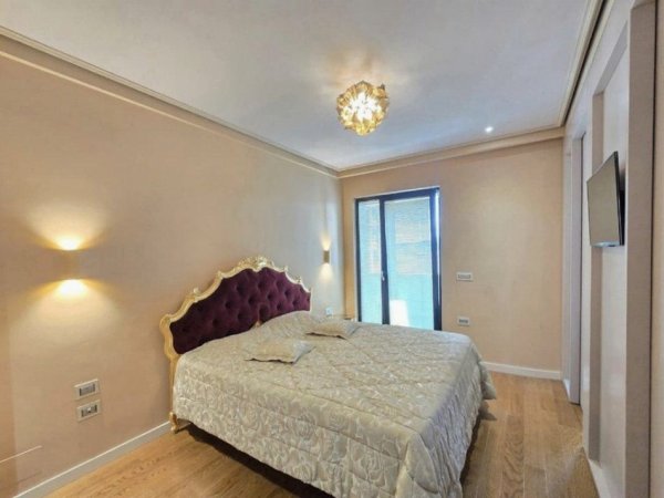 Tirane, shes apartament 2+1 , 190 m² 650.000 € (QENDËR)