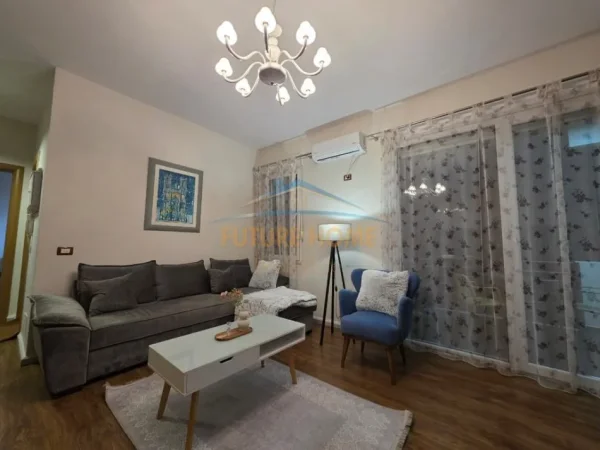 Qera,Apartament 1+1 tek Pazari i Ri! 700 €