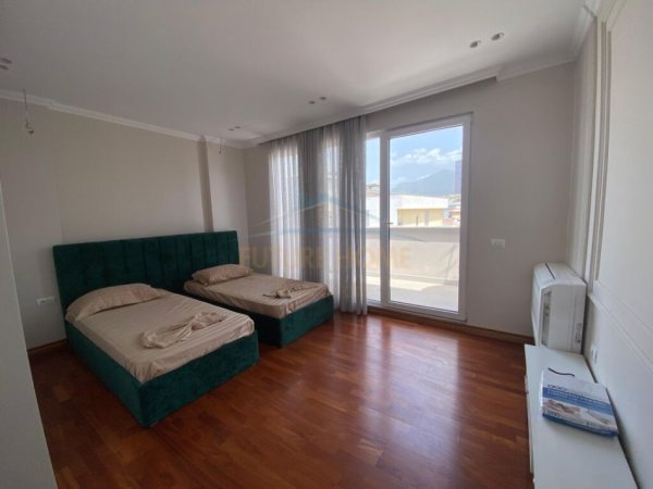 Tirane, jepet me qera apartament 2+1 Kati 10, 240 m² 1.600 € (Rruga e kavajes)
