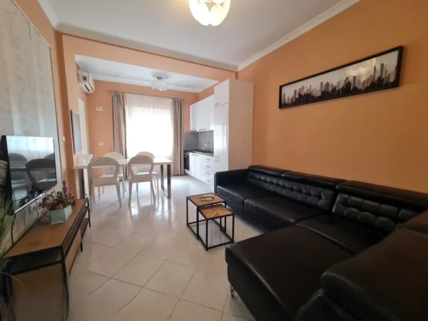 Tirane, jepet me qera apartament 2+1 Kati 8, 80 m² 650 € (ISH BLLOK)