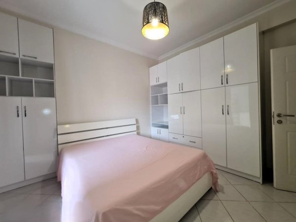 Tirane, jepet me qera apartament 2+1 Kati 8, 80 m² 650 € (ISH BLLOK)