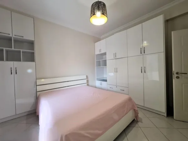 Tirane, jepet me qera apartament 2+1 Kati 8, 80 m² 650 € (ISH BLLOK)