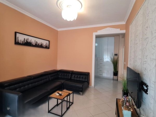 Tirane, jepet me qera apartament 2+1 Kati 8, 80 m² 650 € (ISH BLLOK)