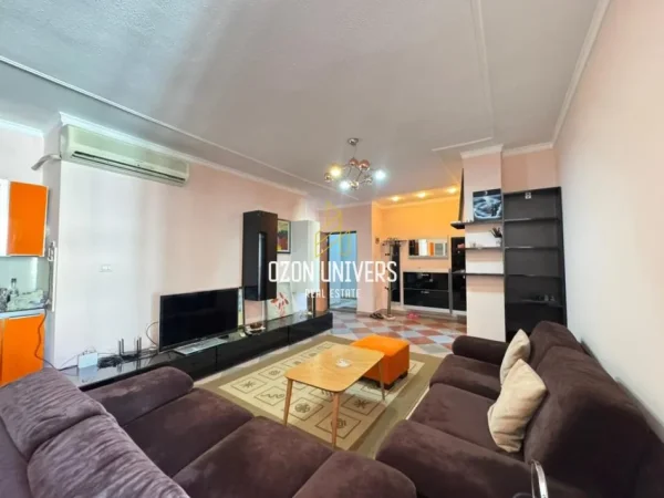 Tirane, jepet me qera apartament 2+1+Ballkon Kati 8, 95 m² 750 € (Bllok Tirana, Albania)