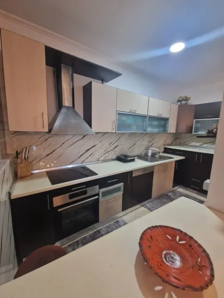 Tirane, shes apartament 3+1 , 127 m² 260.000 € (Rruga e Kavajës)