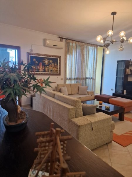 Tirane, shes apartament 3+1 , 127 m² 260.000 € (Rruga e Kavajës)