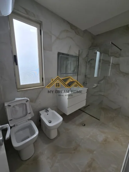Durres, shitet apartament 2+1+Ballkon Kati 9, 115 m² 160.000 € (POLICIA DURRES)