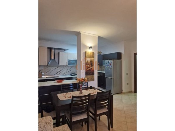 Tirane, shitet apartament 3+1 Kati 3, 127 m² 260.000 € 