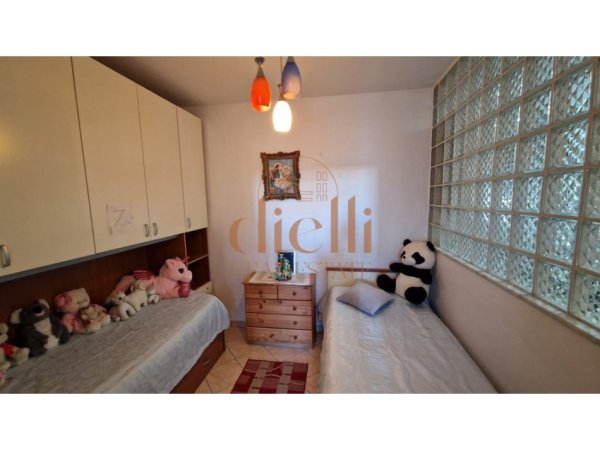 Tirane, shitet apartament 3+1 Kati 3, 127 m² 260.000 € 