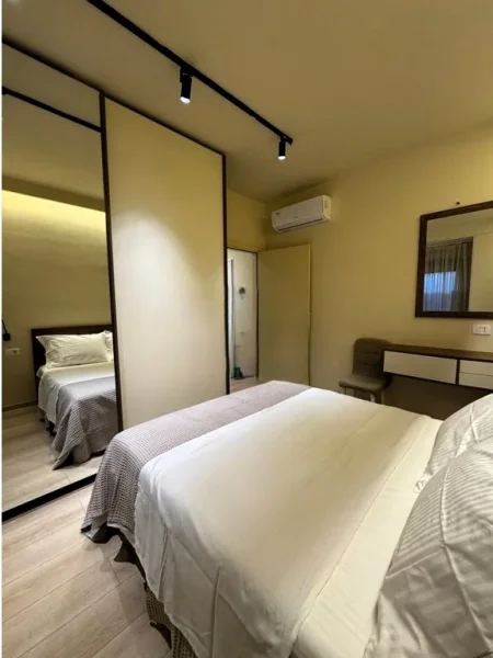 Tirane, jepet me qera apartament 1+1 Kati 7, 60 m² 850 € (QENDER)