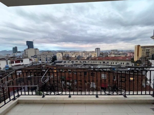 Tirane, jepet me qera apartament 1+1 Kati 7, 60 m² 850 € (QENDER)