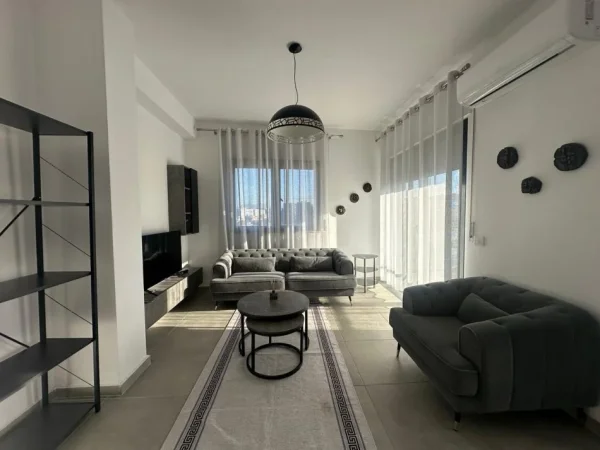 Tirane, jepet me qera apartament 2+1 , 100 m² 600 € (Fusha e Aviacionit)