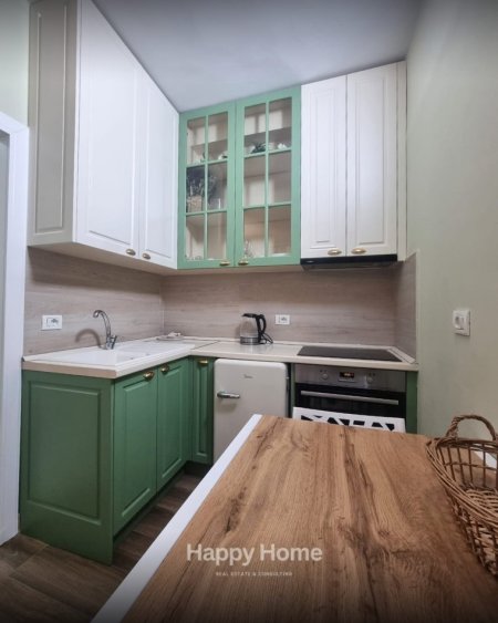 Tirane, shitet apartament Kati 1, 