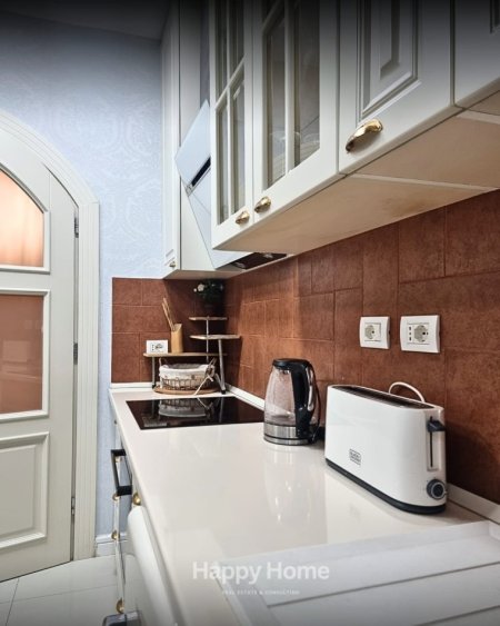 Tirane, shitet apartament Kati 1, 