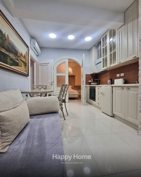 Tirane, shitet apartament Kati 1, 