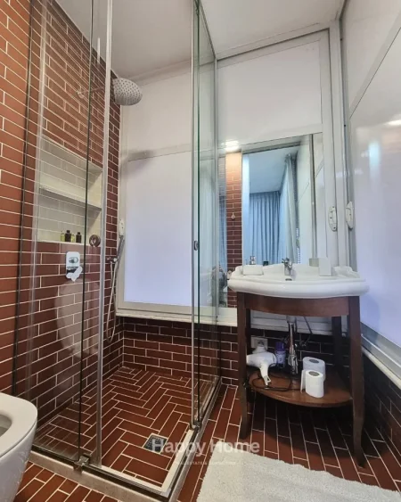 Tirane, shitet apartament Kati 1, 