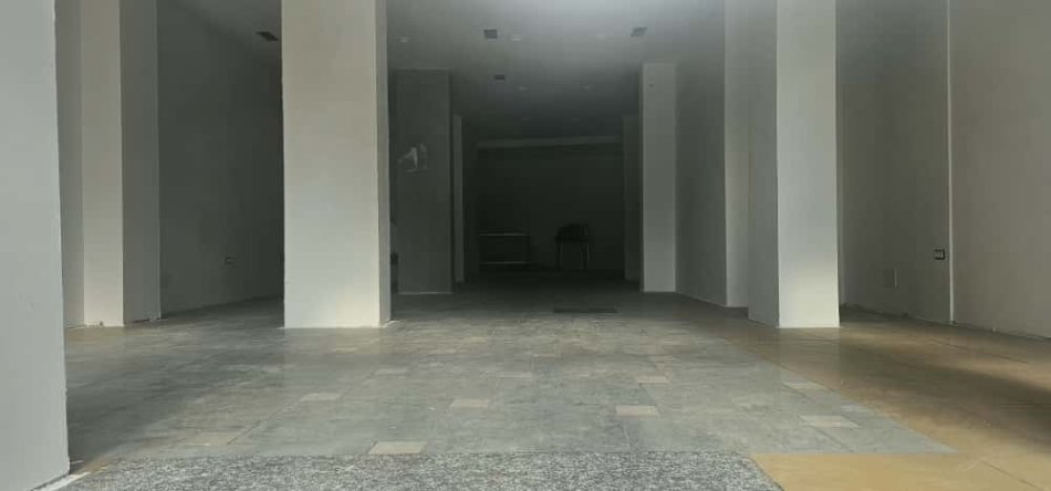 Tirane, jepet me qera ambjent biznesi Kati 0, 152 m² 1.500 € (QENDER)