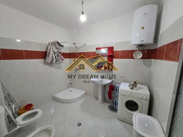 Durres, jepet me qera apartament 2+1+Ballkon Kati 7, 85 m² 450 € (QENDER ME PAMJE NGA DETI)