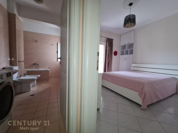 Tirane, jepet me qera apartament 2+1 Kati 8, 80 m² 650 € (Ish-Blloku)