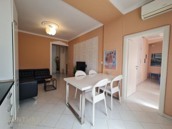 Tirane, jepet me qera apartament 2+1 Kati 8, 80 m² 650 € (Ish-Blloku)