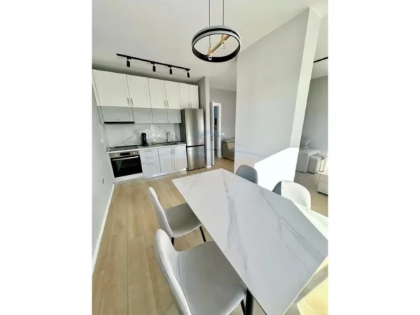 Tirane, jepet me qera apartament 1+1+Ballkon Kati 9, 70 m² 1.000 € (Rruga e Kosovareve)
