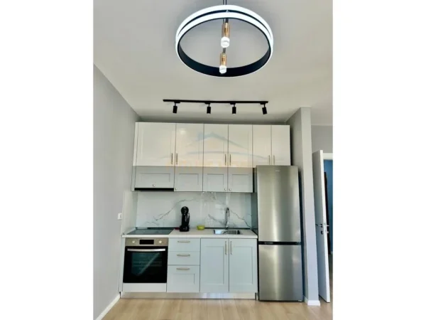 Tirane, jepet me qera apartament 1+1+Ballkon Kati 9, 70 m² 1.000 € (Rruga e Kosovareve)