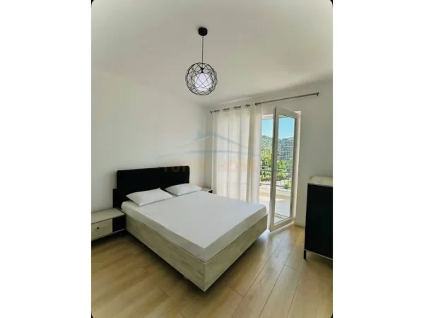 Tirane, jepet me qera apartament 1+1+Ballkon Kati 9, 70 m² 1.000 € (Rruga e Kosovareve)