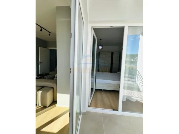 Tirane, jepet me qera apartament 1+1+Ballkon Kati 9, 70 m² 1.000 € (Rruga e Kosovareve)