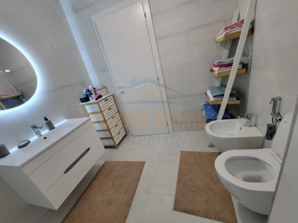 Shitet, Apartament 1+1, Rruga Tefta Tashko Koço, Tiranë.
