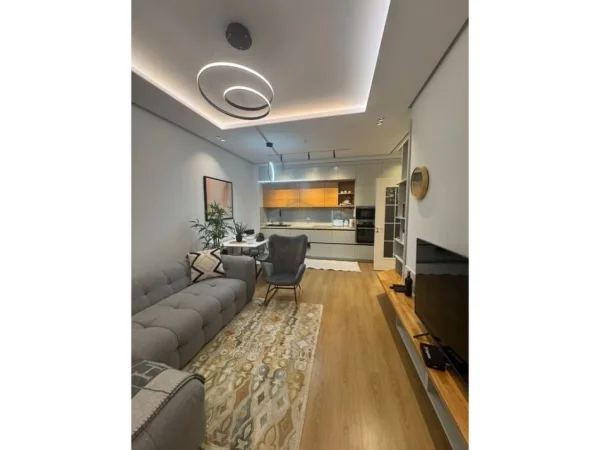 Tirane, jepet me qera apartament 2+1 Kati 4, 65 m² 1.000 € (Foleja e Gjelber)