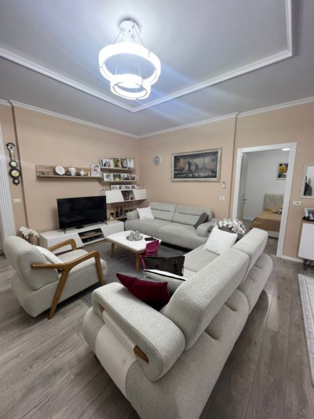 Tirane, shitet apartament 2+1 Kati 1, 100 m² 150.000 € (Fresku)