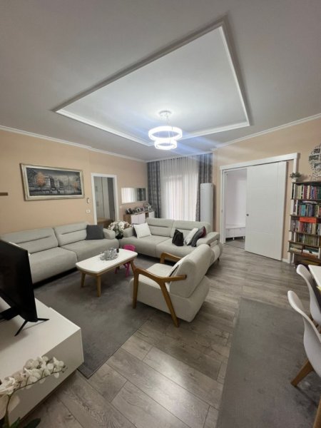Tirane, shitet apartament 2+1 Kati 1, 100 m² 150.000 € (Fresku)