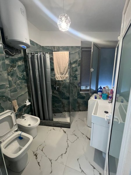 Tirane, shitet apartament 2+1 Kati 1, 100 m² 150.000 € (Fresku)
