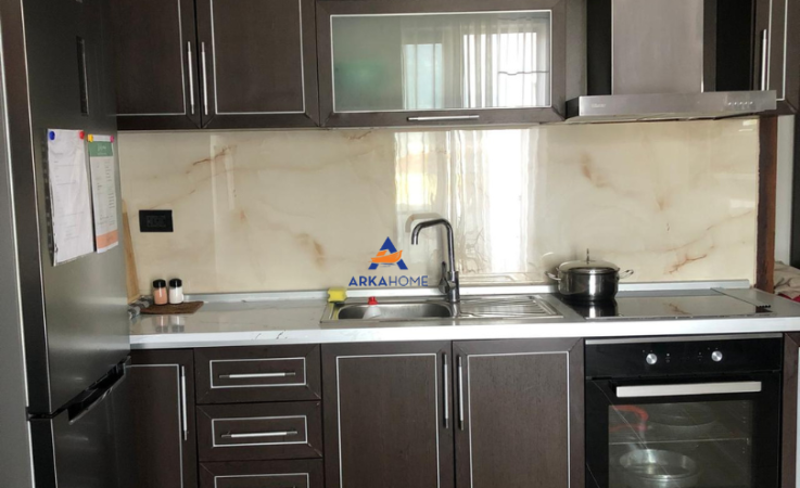 Tirane, jepet me qera 1+1 Kati 6, 85 m² 571 € 