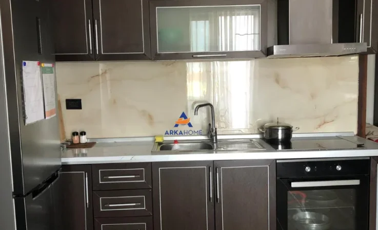 Tirane, jepet me qera 1+1 Kati 6, 85 m² 571 € 