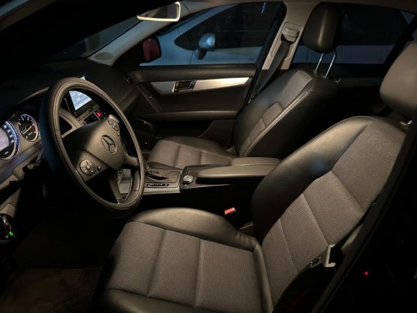 Tirane, shes makine Mercedes Benz C Class W204 Nafte, e zeze automatik Kondicioner 260.000 km 6.500 €