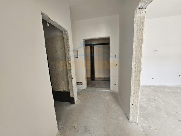 Tirane, shitet apartament 1+1 Kati 3, 69 m² 89.000 € (Univers City)
