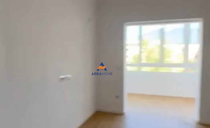 jepet me qera , 30 m² 415 €