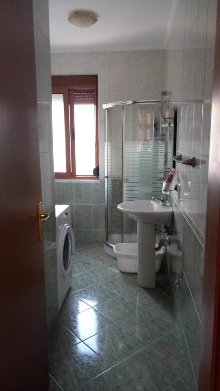 Golem, jap me qera apartament ne plazh Kati 3, 82 m² 55 Euro (Rruga Tirana)