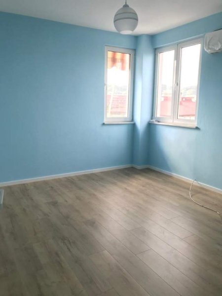 Tirane, jepet me qera zyre Kati 9, 136 m² 700 Euro (Garda)
