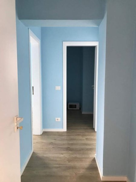 Tirane, jepet me qera zyre Kati 9, 136 m² 700 Euro (Garda)