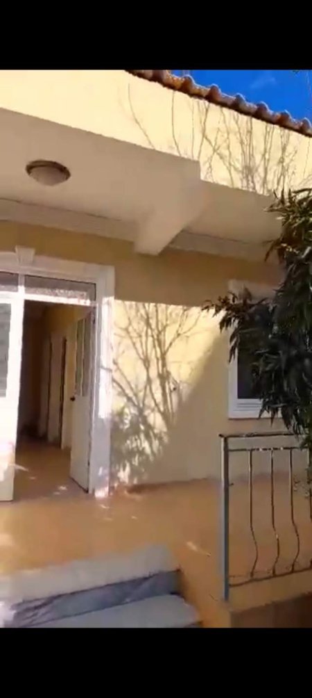 Tirane, jepet me qera apartament 1+1 Kati 0, 105 m² 300 Euro (Rruga Niko Avrami Tiranë,Shqipëria)