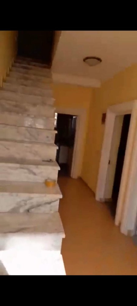 Tirane, jepet me qera apartament 1+1 Kati 0, 105 m² 300 Euro (Rruga Niko Avrami Tiranë,Shqipëria)