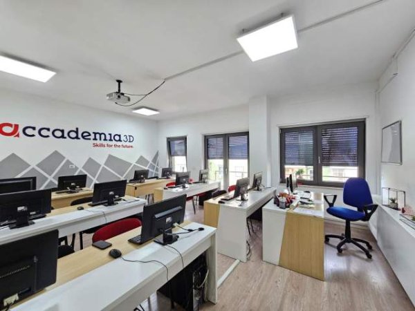 Tirane, jepet me qera ambjent biznesi Kati 7, 800 Euro (rruga muhamet gjollesha)