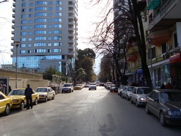 Tirane, jepet me qera dyqan Kati 0, 54 m² 1.200 Euro (Rr. “Perlat Rexhepi”)