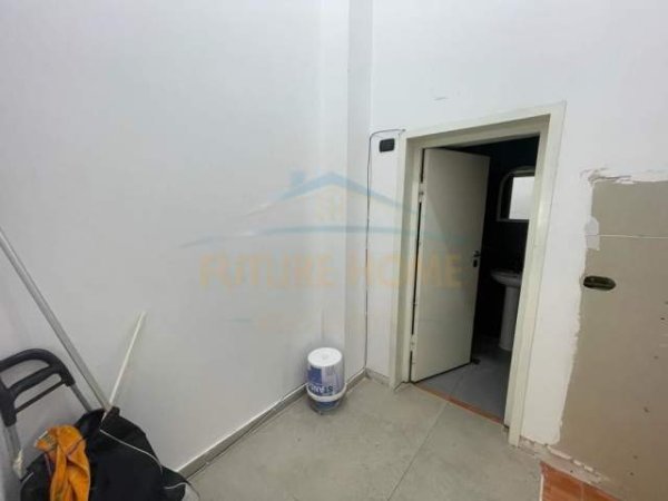 Tirane, jepet me qera ambjent biznesi Kati 0, 36 m² 1.500 Euro (Bulevardi Zougu 1)