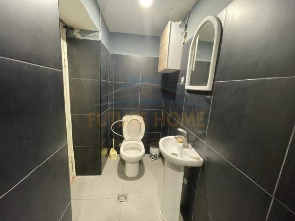 Tirane, jepet me qera ambjent biznesi Kati 0, 36 m² 1.500 Euro (Bulevardi Zougu 1)