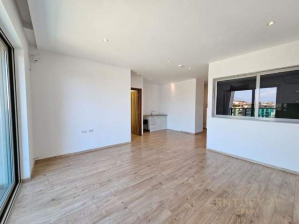 Tirane, jepet me qera ambjent biznesi Kati 9, 950  (ambasador 3)