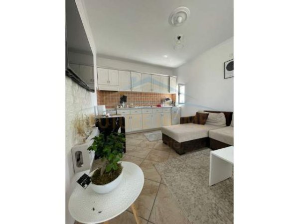 Tirane, shitet apartament 1+1+A+BLK Kati 5, 169 m² 100.000 Euro (Medrese)