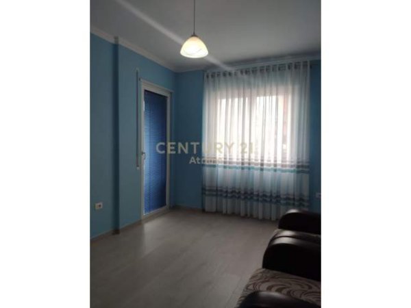 Tirane, jepet me qera apartament 2+1 Kati 2, 98 m² 600 Euro (Ali Demi)